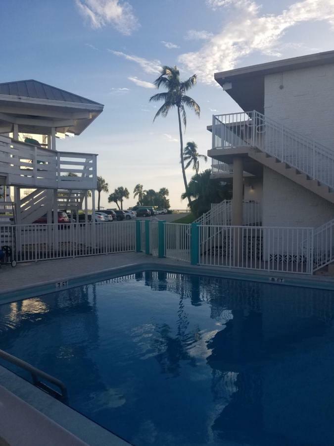 Carousel Beach Inn Fort Myers Beach Extérieur photo