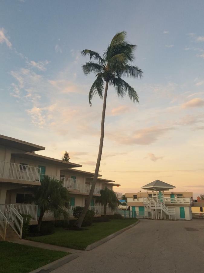 Carousel Beach Inn Fort Myers Beach Extérieur photo